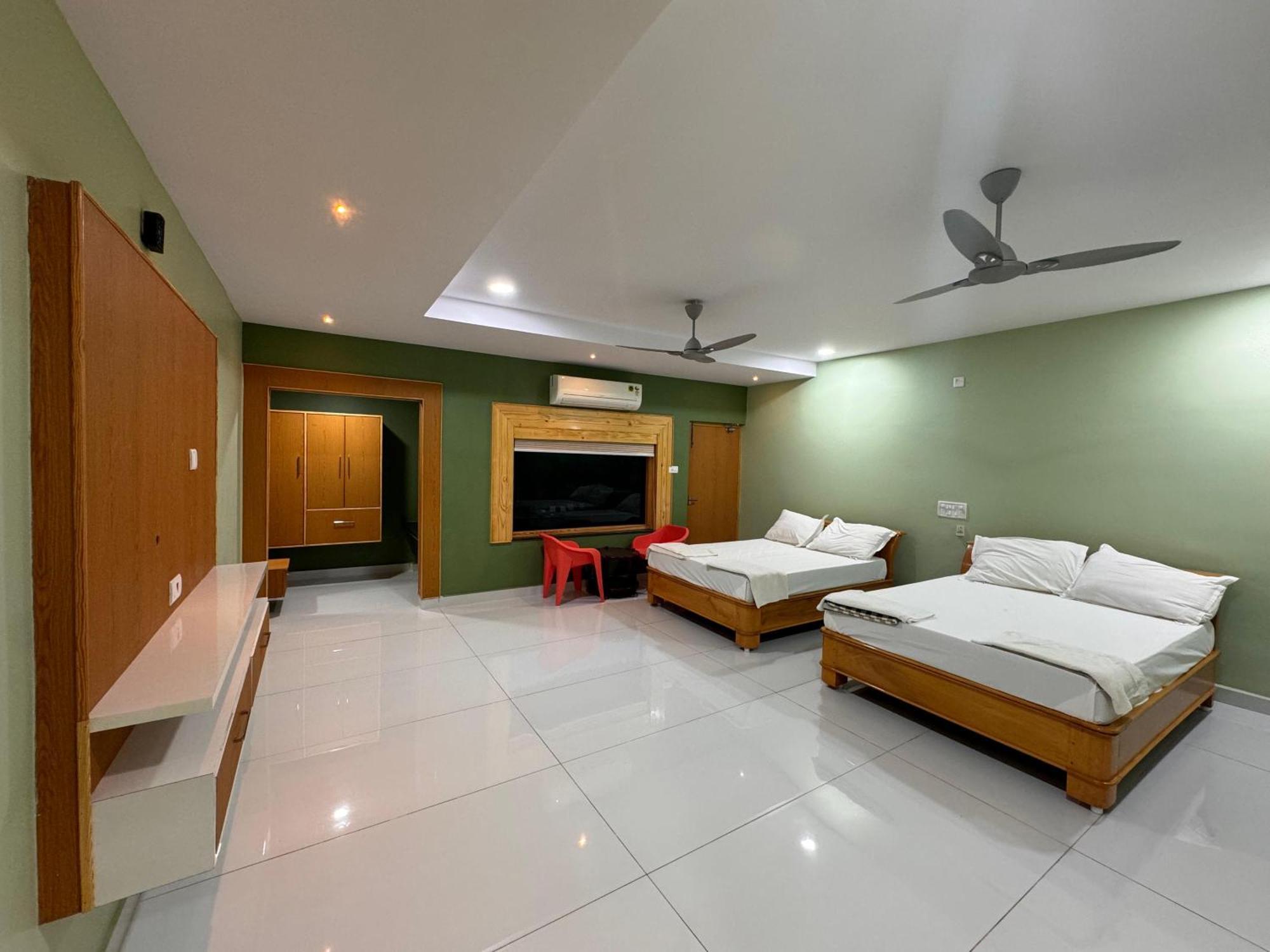 Yanam Resorts Екстериор снимка