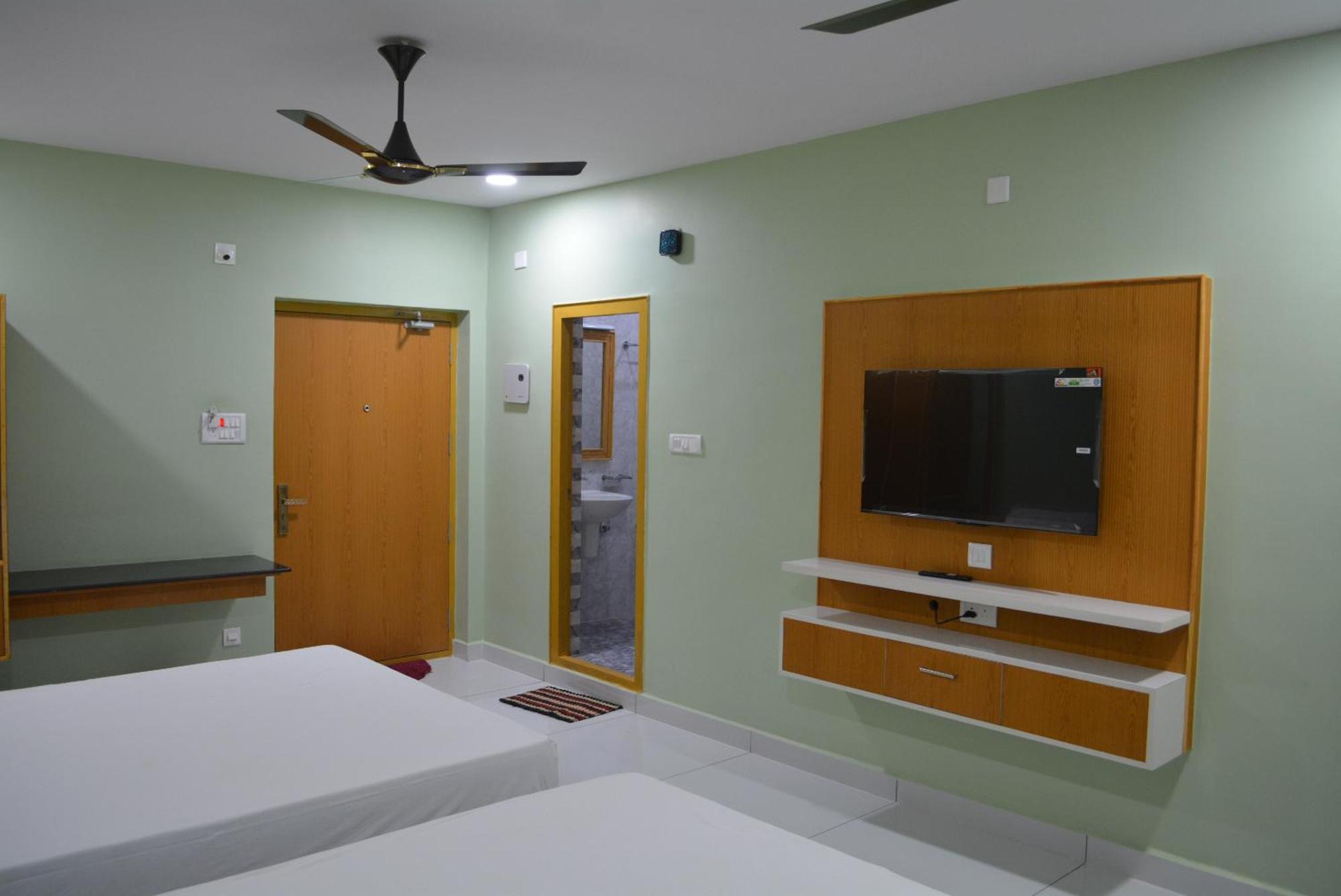 Yanam Resorts Екстериор снимка